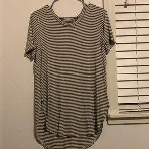 Black/white Piko style shirt